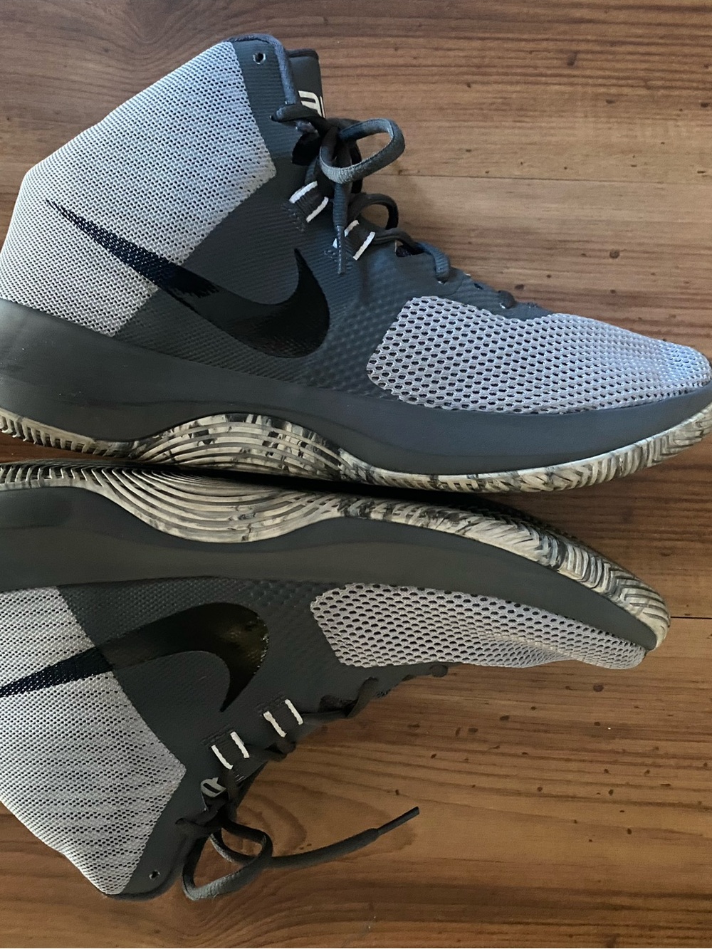 Nike Air Precision
Men’s Gray and Dark Gray Athletic Basketball Shoes - Picture 4 of 7